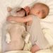 赤ちゃんのころから『犬と育った男の子』→お互い大好きになり、5年後…想像以上に『愛ある光景』が16万再生「可愛すぎる」「疲れが取れた」