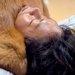 パパが起きないので、犬に『起こして』とお願いした結果→『優しく起こすかな』と思ったら…まさかの光景が42万再生「幸せな起こされ方」「天国」