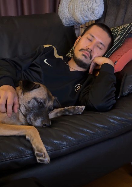 くっついて眠るのが当たり前