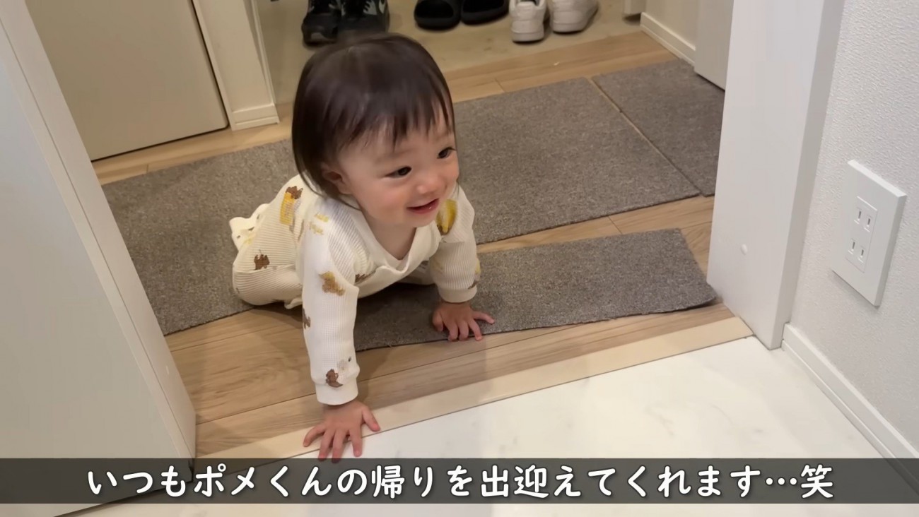 一生懸命ハイハイで移動