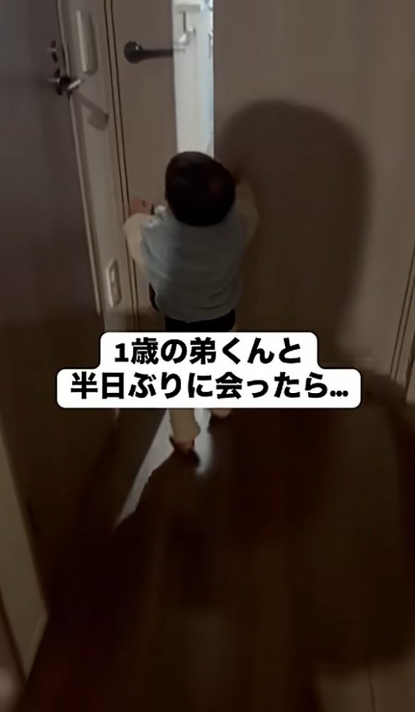 扉の前に着いた弟くん