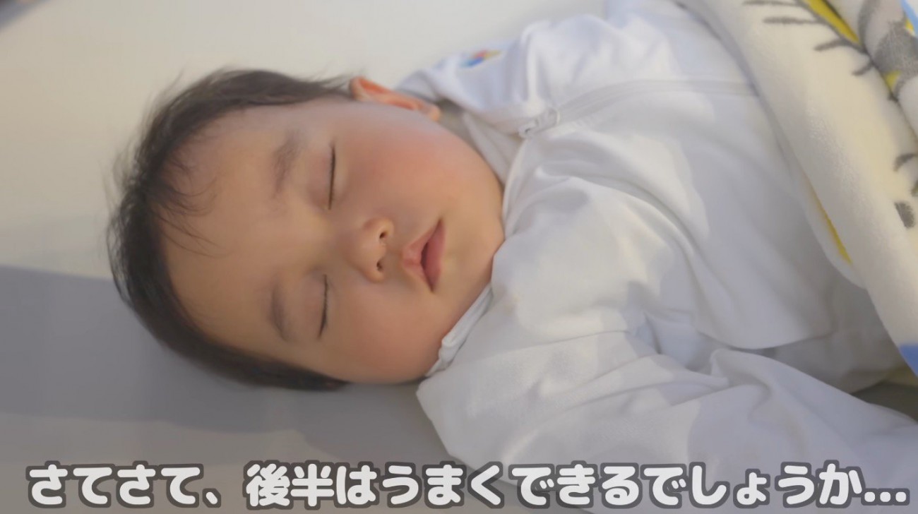 眠っている赤ちゃんの顔
