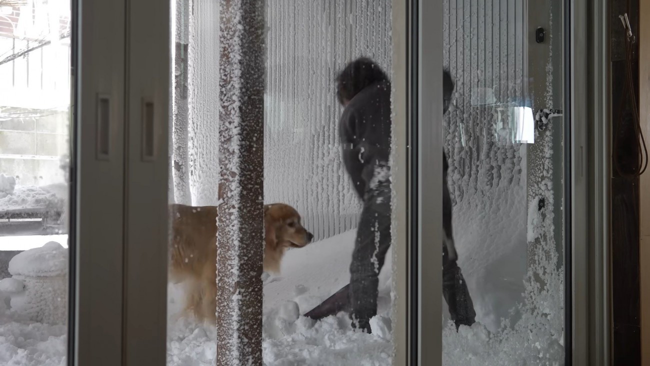 トイレが雪に埋もれてしまって困惑