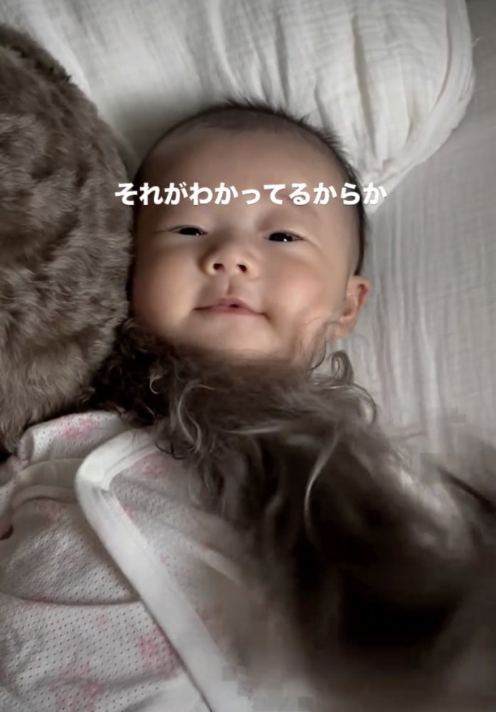 赤ちゃん、なんだか嬉しそう