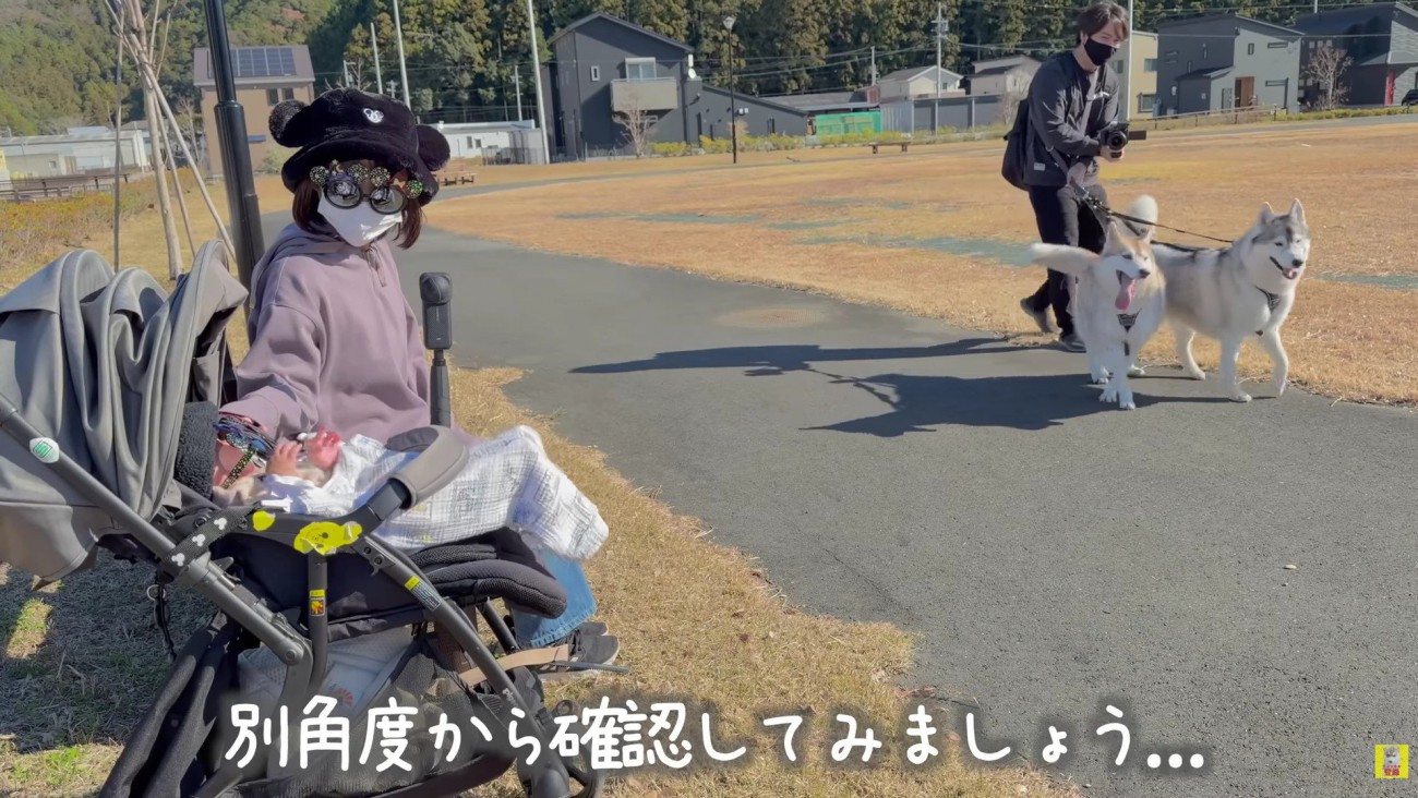 ベンチに座って待つことに