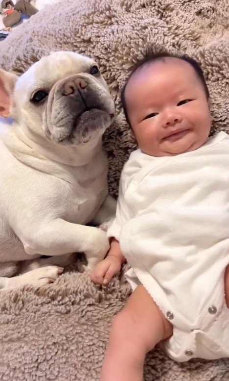 寄り添ってリラックス中