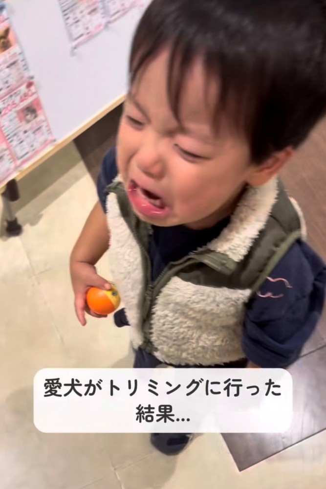 泣いている男の子