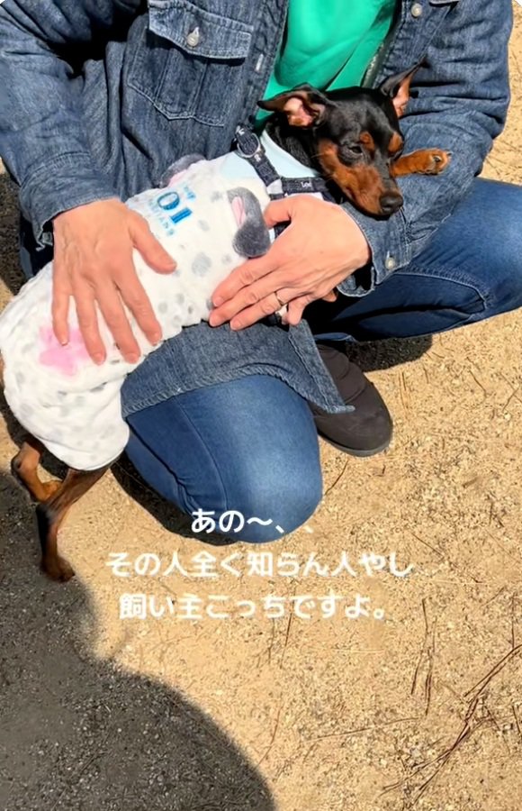 薄目を開けるナツくん