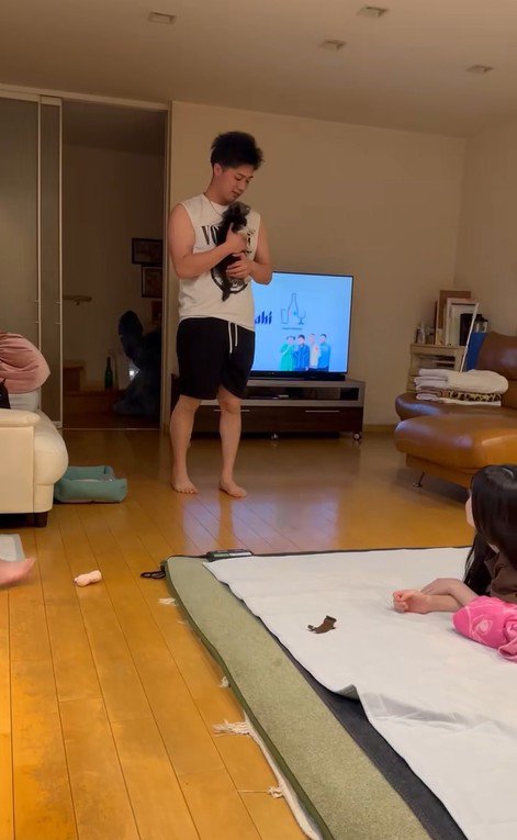 大きなぬいぐるみを見た貂ちゃん⑩