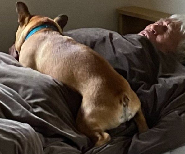 圧迫されてる…！！