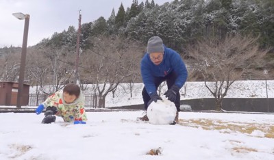 雪玉作成中