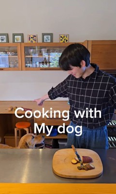 料理を手伝うサンタくん