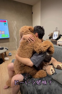 ギュッと抱きつくちくわちゃん