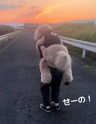 軽々とおんぶ!!