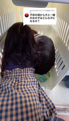 幼少期から犬たちと育った女の子