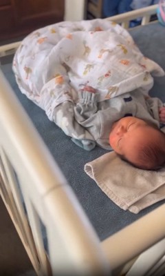 寝ている赤ちゃん