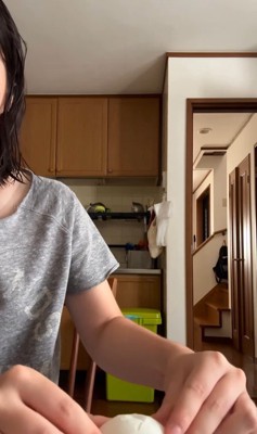 ゆで卵をむいた時のベラちゃん2