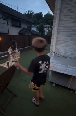 お庭へ戻る大型犬