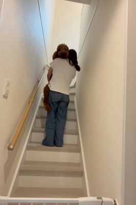 後ろを振り向く