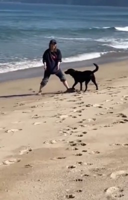 あっけにとられるお姉さん