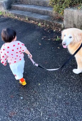 女の子とベルちゃんのお散歩4