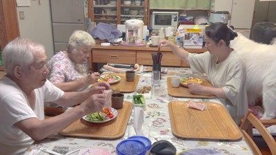 家族で食卓を囲んだ