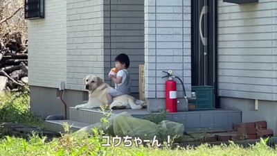 「座っちゃだめだよ！」