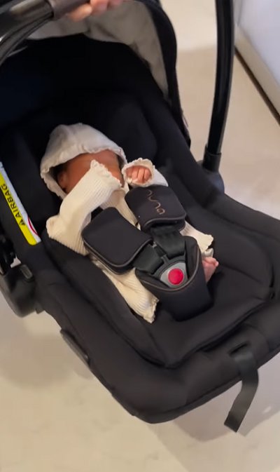 寝ている赤ちゃん