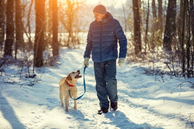 男性と犬