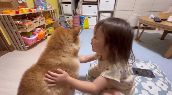 すずちゃんに話しかける娘さん