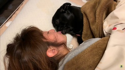 ママさんを介抱するわさび君5