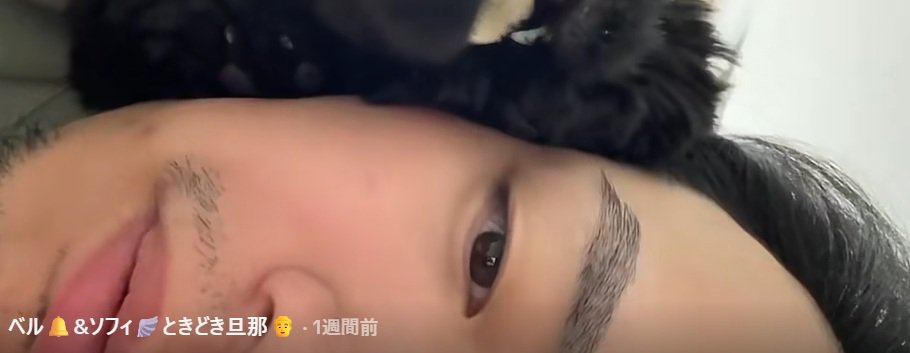 横たわるパパ