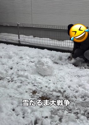 雪だるまを作るママ