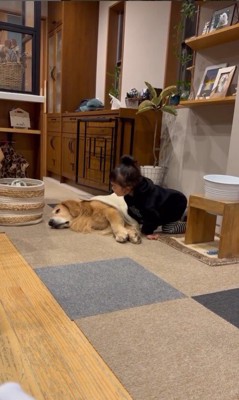 たお君を寝かしつける女の子⑩