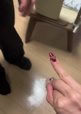 おじいちゃんにネイルをお披露目