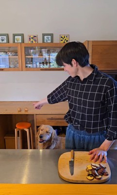 料理を手伝うサンタくん4