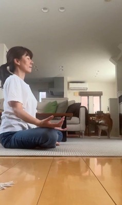 瞑想を邪魔する野々花ちゃん2