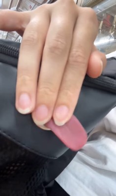 バッグの中から出てきた舌