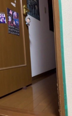 部屋で泣いていたら…