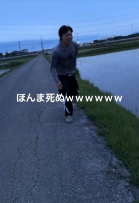 お散歩中のベイリーちゃんとパパ2