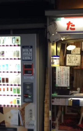 タバコ屋に立っていたのは…