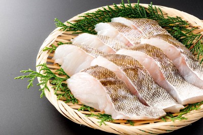 生のマダラの切り身