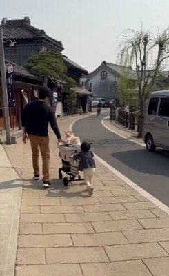 カートを押す女の子♪