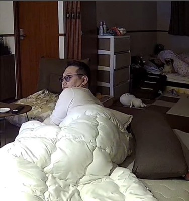 こちらを向くパパ