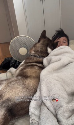 男の子を慰めるウルくん6