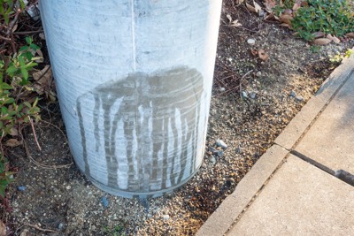 電柱にマーキングの跡