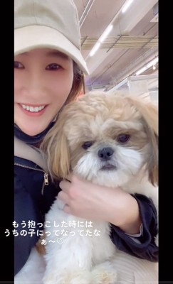 抱っこされるムーくん