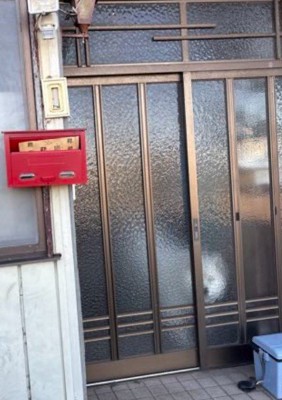 覗き込むまっちょくん