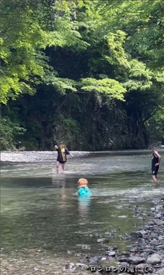 アーロンくんと川遊び中の出来事8