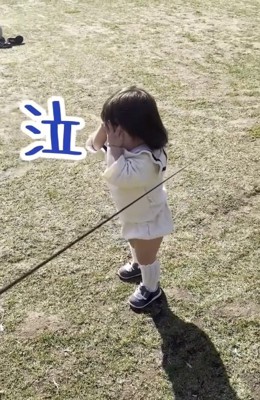 泣き真似するみーちゃん